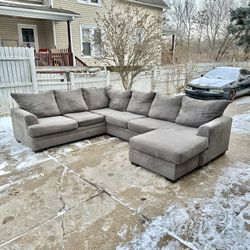 Free Delivery 🚚 -Ashley Large Gray Reversible Sectional Sofa w/ Chaise 