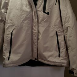 Jacket New. Men Sports. Waterproof Breathable.4 Pocket. Size XL 
