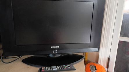 Samsung flat screen TV -  26x16