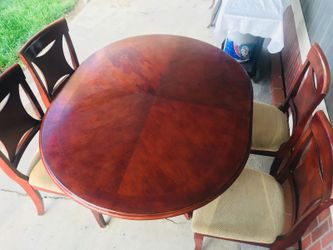 Table for 4 persons in good condition