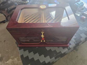 Vintage cigar humidor