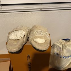 Louis Vuitton Sandals 7.5 Woman