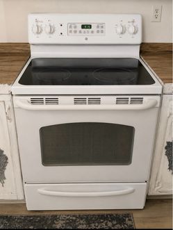 GE Electric Range with Glass Cooktop