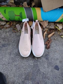 Lady Sneakers Size 9