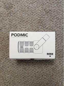 Podcasting/streaming mic — like new!