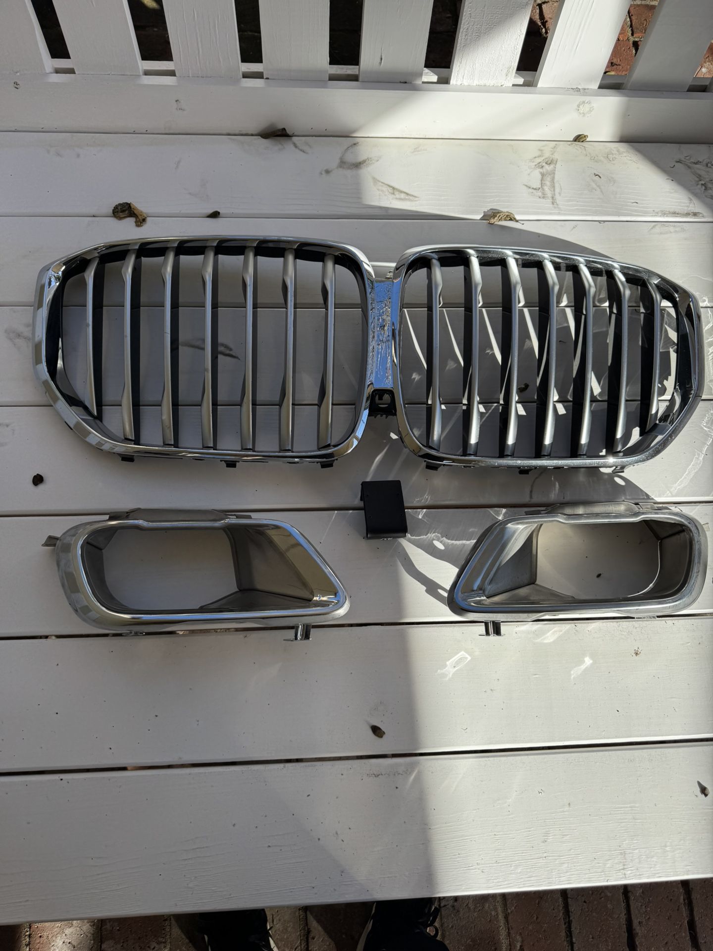 2023 BMW X5 Chrome Grill, Exhaust Tips, & Phone Mount Base