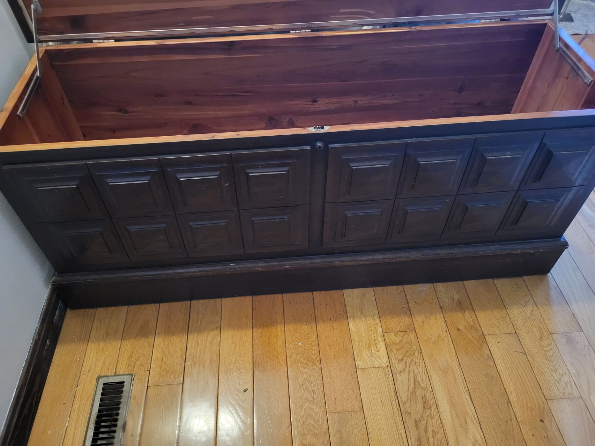 Lane cedar chest