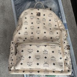 mc m Backpack 