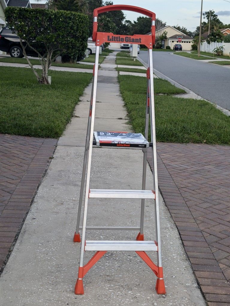 Little Giant Ladders Xtra-Lite Plus 5-ft Aluminum Type 1aa- 375-lb Load Capacity Step Ladder