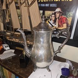 WM ROGERS 800 SILVER PLATED LARGE TEA POT. 