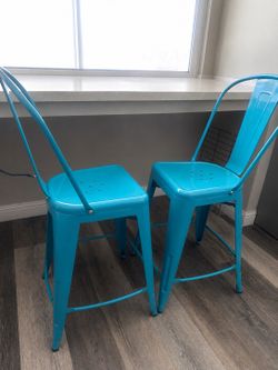 2 bar stools