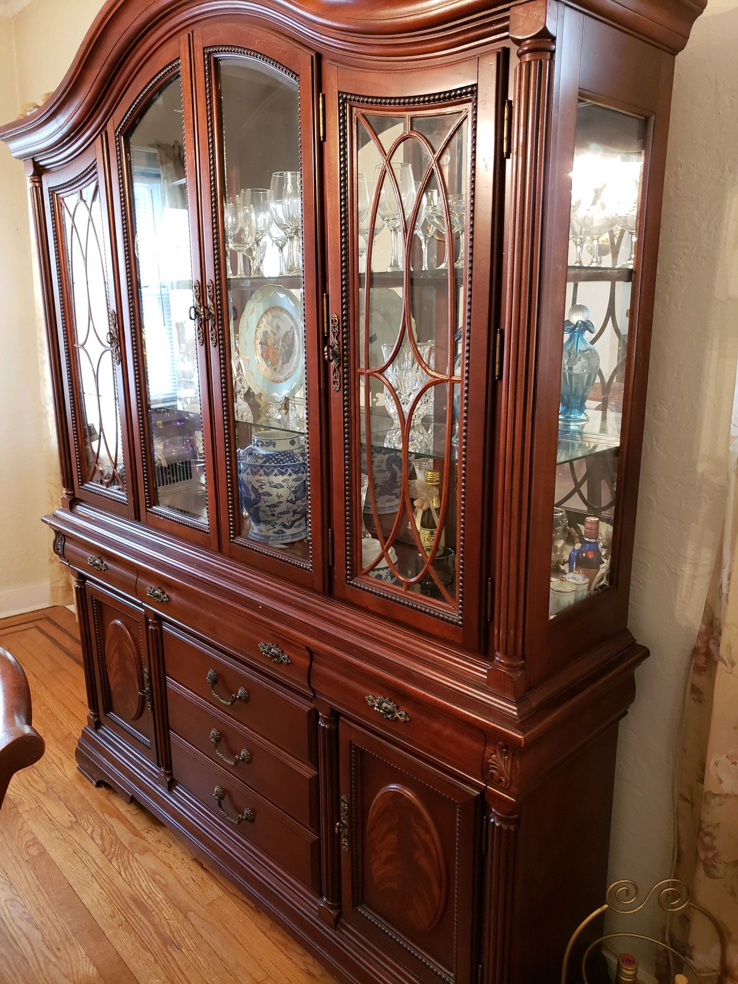 Dining Room Table / 6 Chairs / China Cabinet for Sale in Garden City P