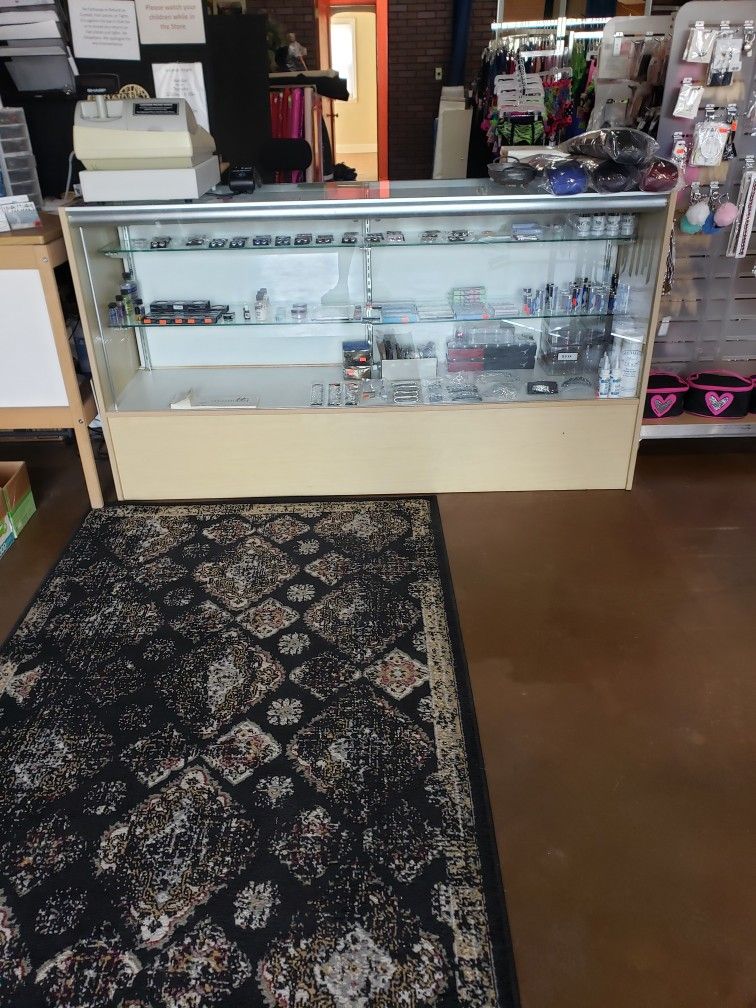 Lighted Glass Retail Display Cabnet