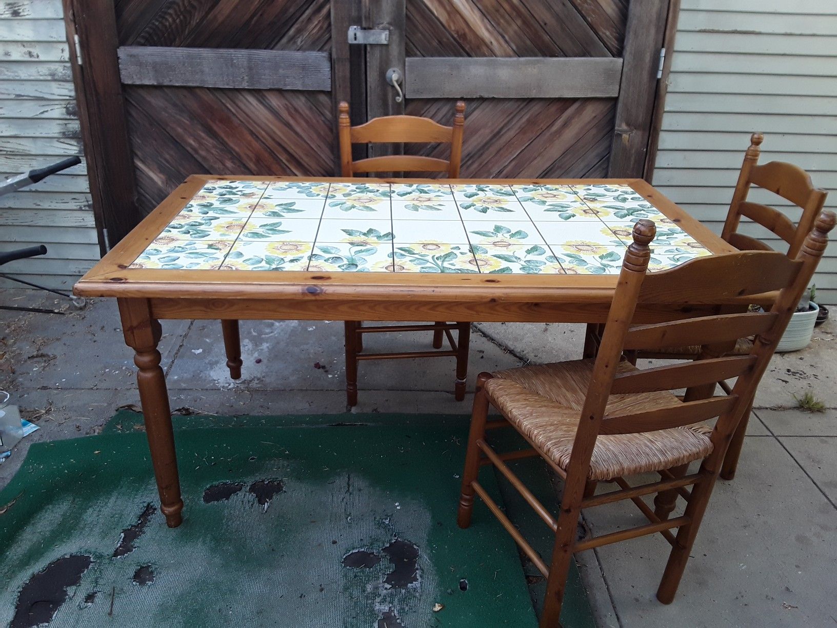 Nichola Fasano table, sunflower tiles and 3 chairs, made in Italy