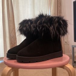 DL (dirty laundry) Black Furry Boots sz 9