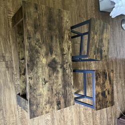 Coffee Table With Match Barstools 