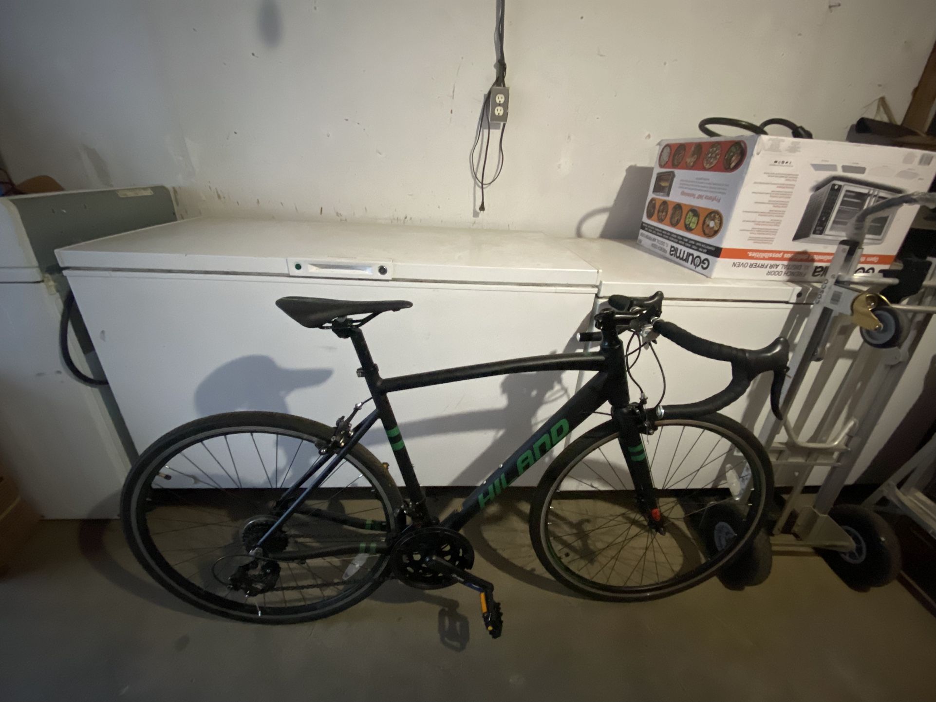 Hiland road bike 530mm frame (5’6-5’9)