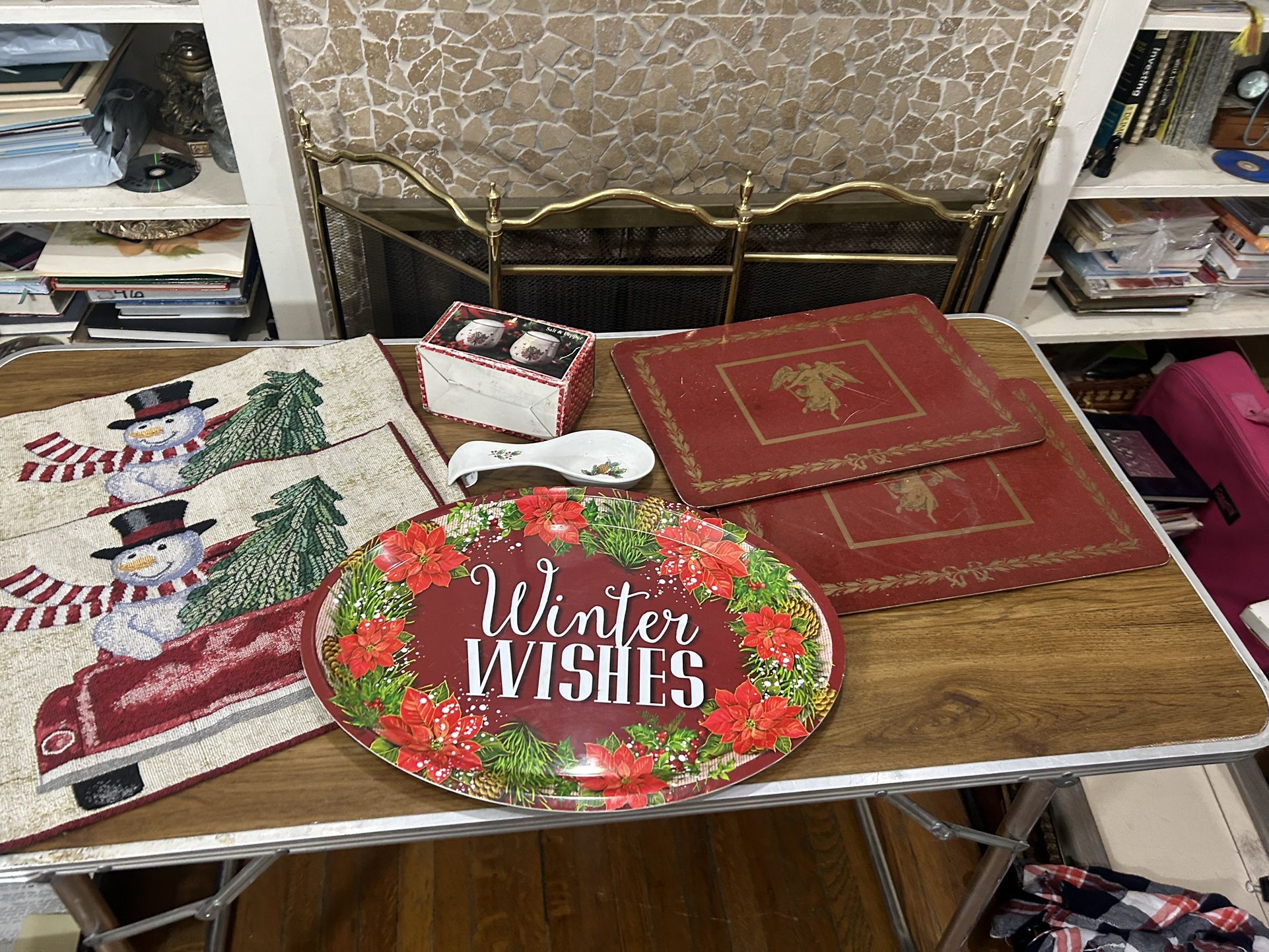 $5 for all christmas decor spoon rest, salt pepper shakers, tray, placemats 📍flexible in north park ( bancroft st/university ave 92104) or some time