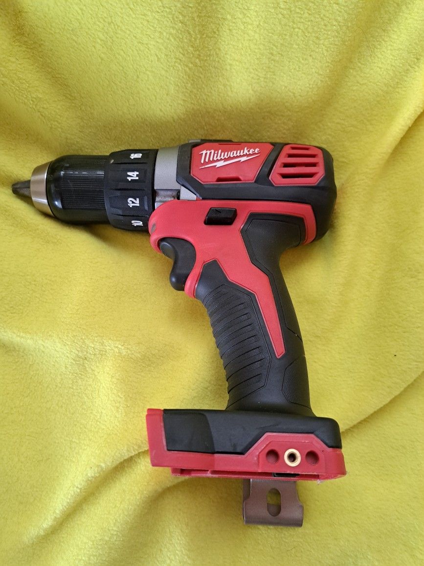 M18 MILWAUKEE DRILL 