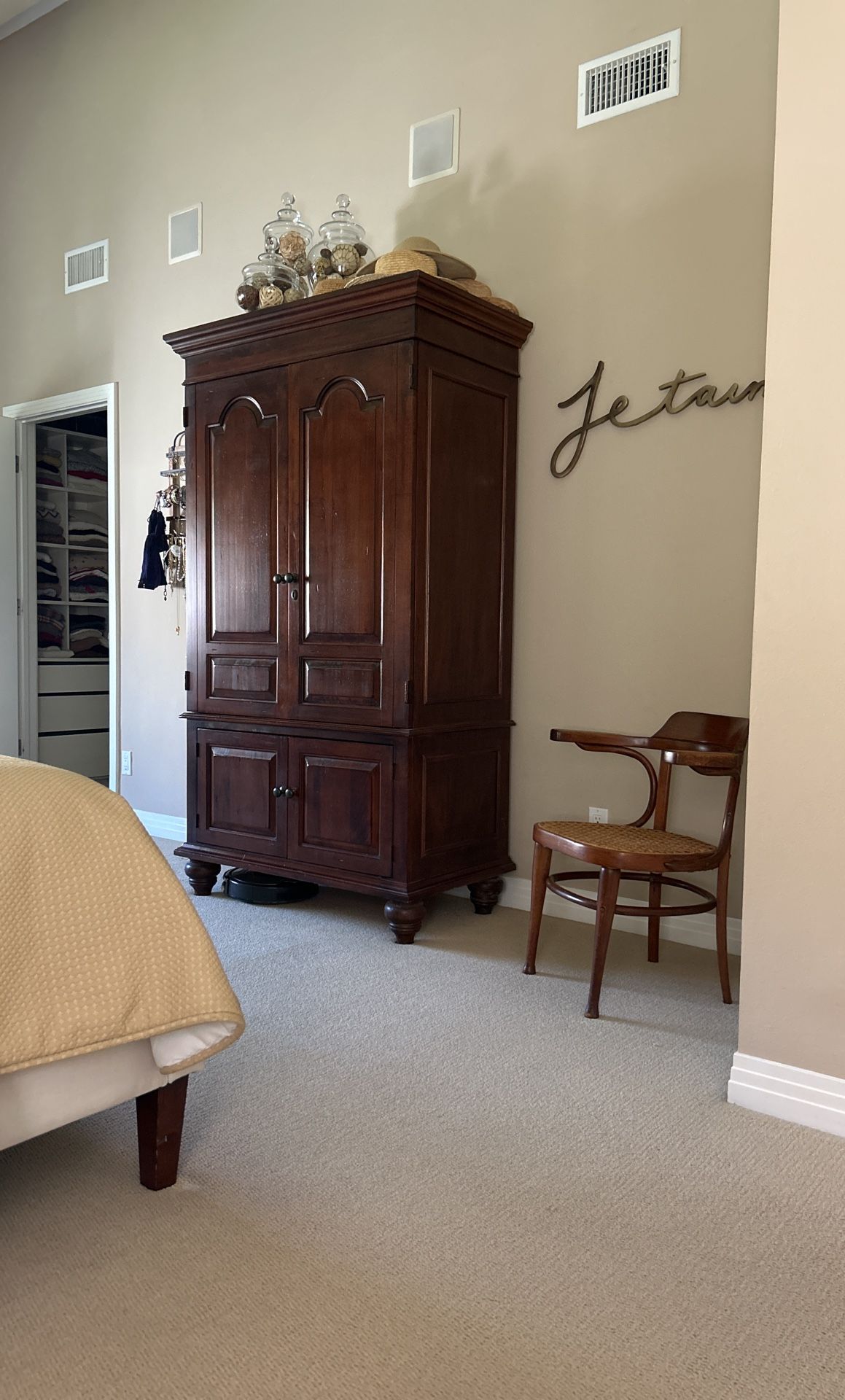 Armoire