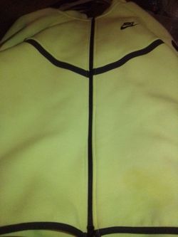 Lmk brand new Nike tech size medium