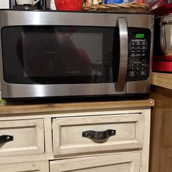 Hamilton Beach 1.1 Cu 1000 Watt Microwave 