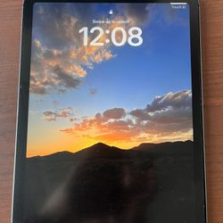 4th generation 64GB iPad WITH Magic Keyboard and Apple Pen