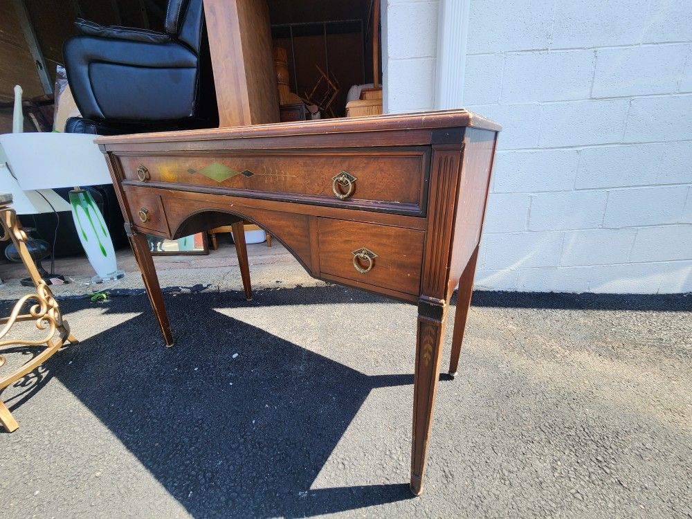 Antique Dressers With Mirrors