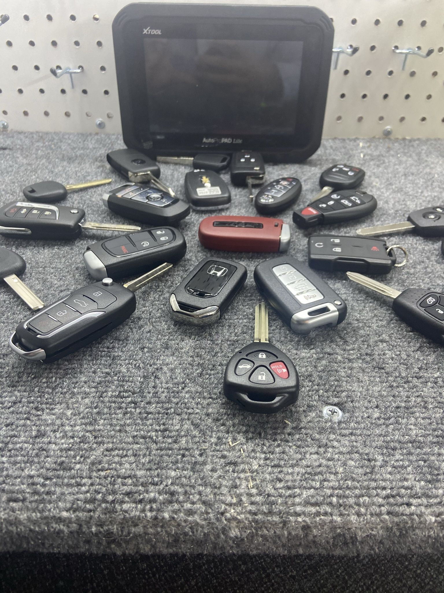 Car Key Made For Any Car Duplicate Or Remakes