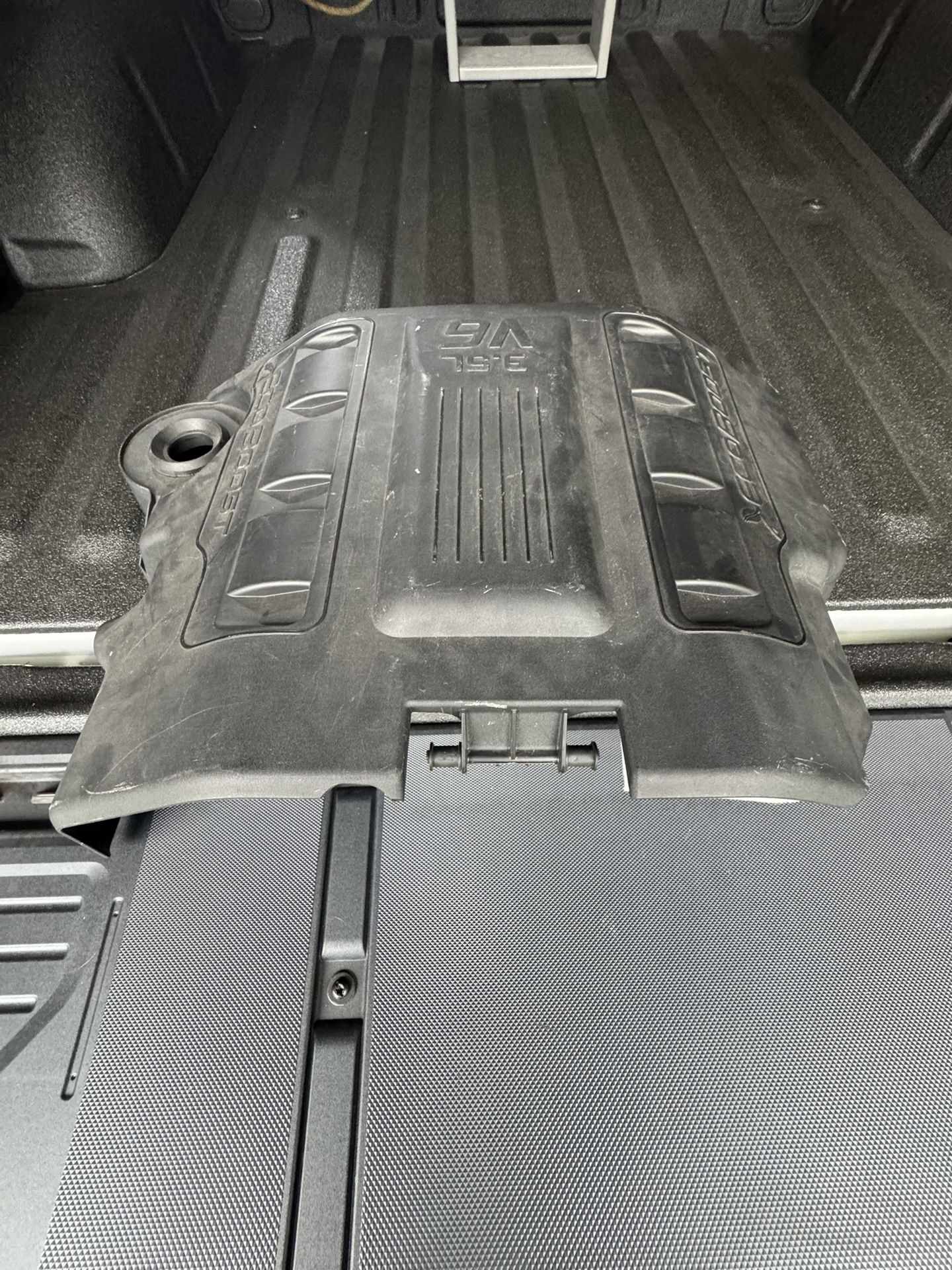 2011-2016 FORD F-150 3.5L ENGINE APPEARANCE COVER OEM