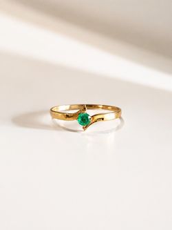 Emerald 18 gold ring