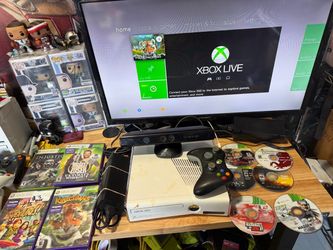 MICROSOFT XBOX 360 SLIM S WHITE Special Edit CONSOLE 1439 Kinect 10 Games 250 GB  The Microsoft Xbox 360 Slim S White Console Bundle Model 1439 is a s