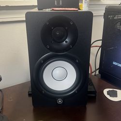 Yamaha HS5 monitors