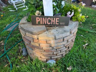 Pinche Way Sign