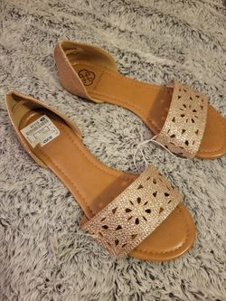 Women size 10 wide Sandals