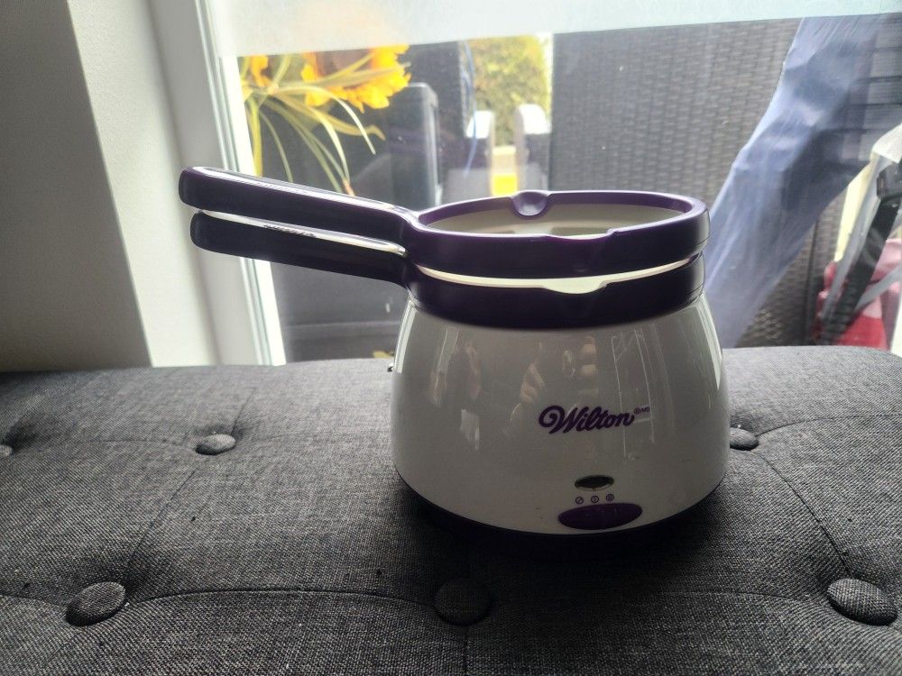 Wilton Candy Melting Pot