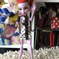 Monster High Doll Oppereta 