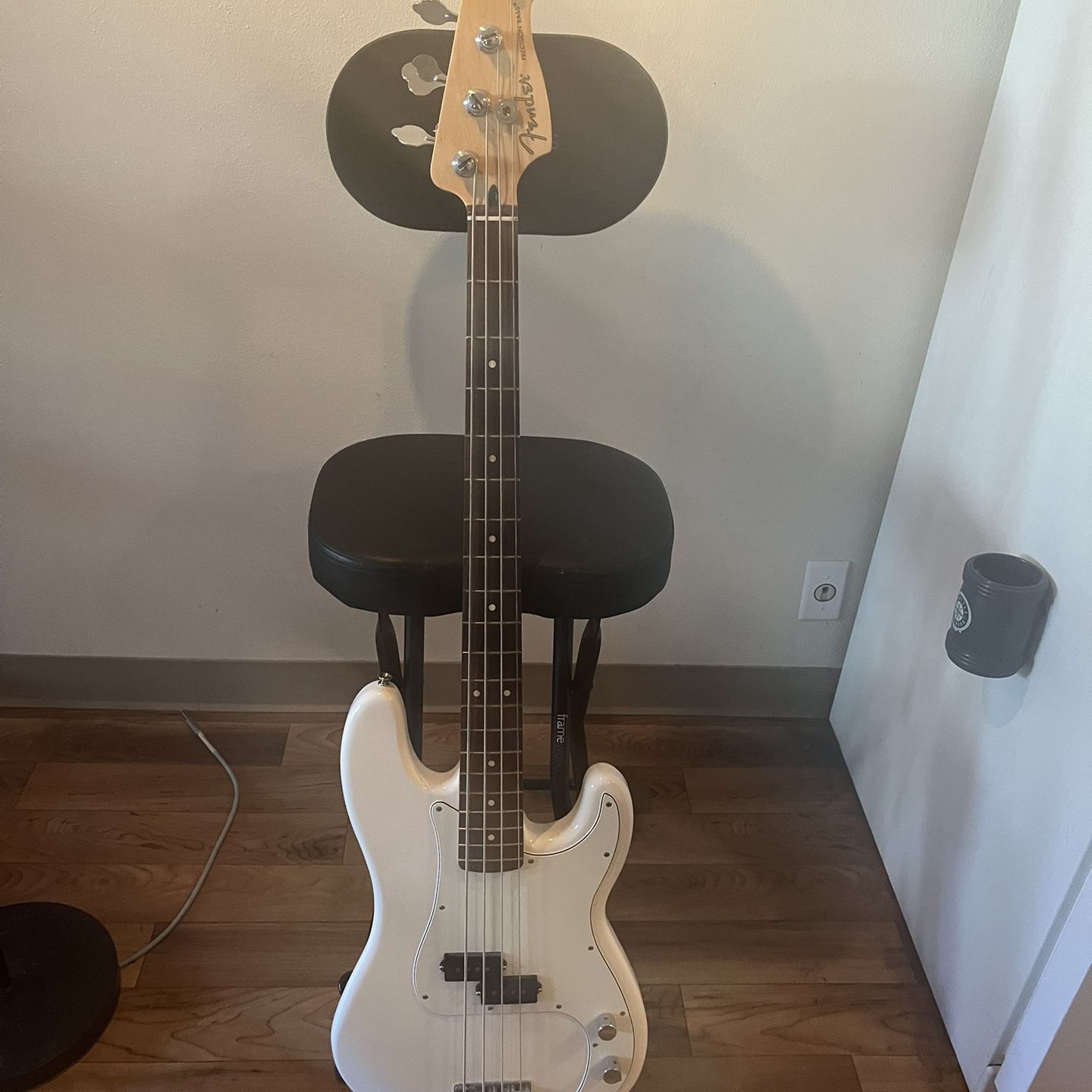 Fender P bass Polar White Pau Ferro Fingerboard