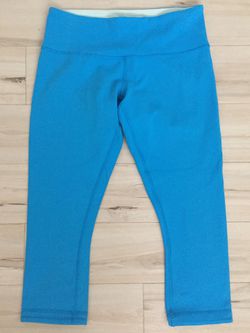 Lululemon RVS Crops Size 6