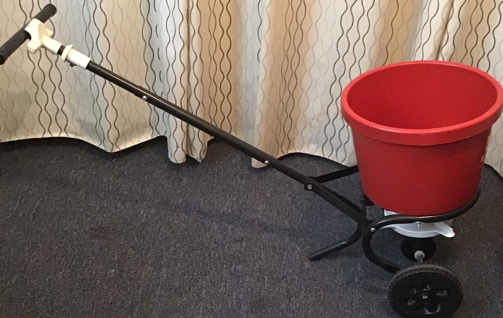 True Temper by Cyclone model 30 Broadcast Spreader LIKE NEW for Sale in