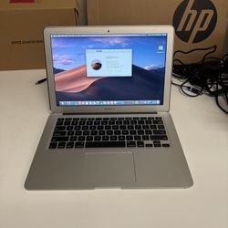 Apple 13” 2017 MacBook Air 2.2ghz Core i7 8gb RAM 256gb SSD macOS Mojave 
