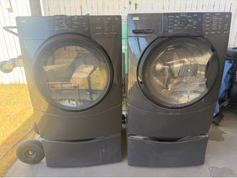 Kenmore Elite HE 4T washer and gas dryer with pedestals