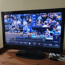 Sharp 32" With HD ROKU and Remote