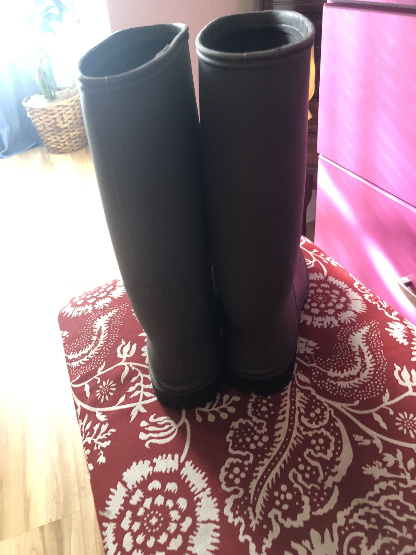 Woman’s Rain Boots