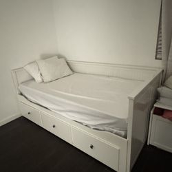 Day Bed/ King Bed