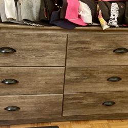 Dresser 
