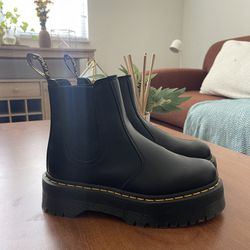 Dr. Martens 2976 Black Smooth Leather Platform Chelsea Boots