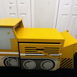 Kids truck table with chair