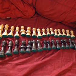 Full Set 6in Real Oak And Sandalwood Chess Pieces