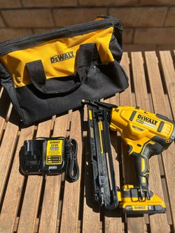 Dewalt Finish Nailer Kit 15 Gauge